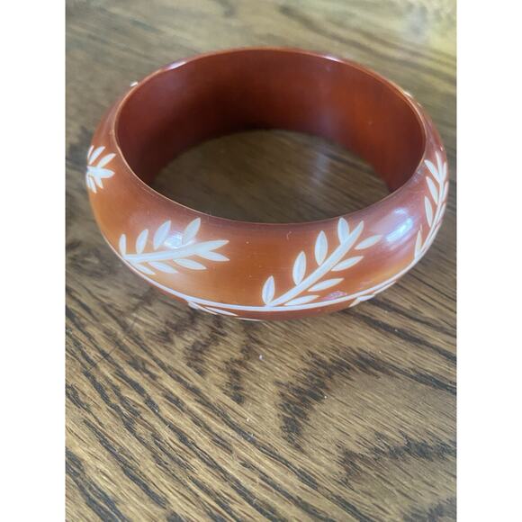 Vintage Carved Lucite Wide Bracelet Bangle Brown & White Leaves Boho Costume 9” - Picture 2 of 8